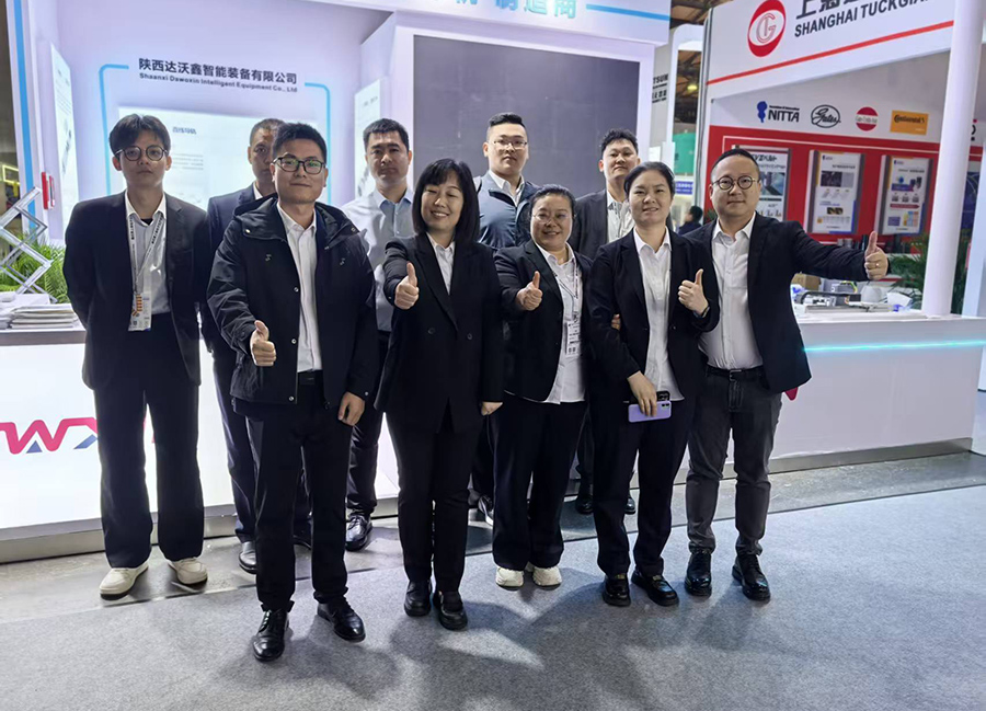 达沃鑫全体工作人员合影