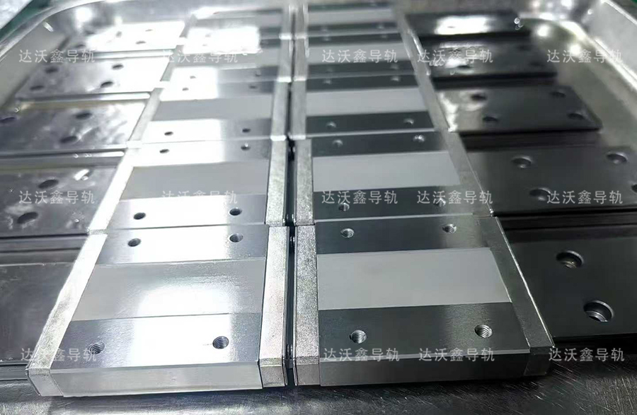 合金钢微型直线导轨.jpg